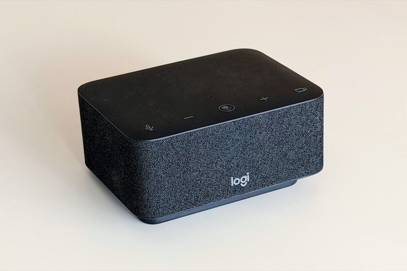 Logi Dock: un dock USB‑C con altavoz y micrófono que busca simplificar el escritorio